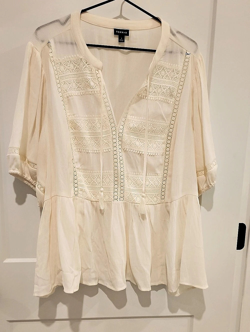 Torrid Festi Lace Inset Blouse in Cream Size 1X